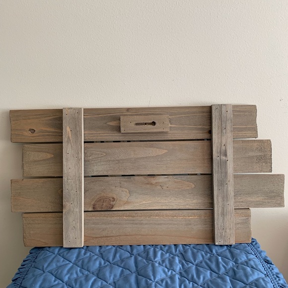 Rustic Hello Sign - Picture 3 of 3